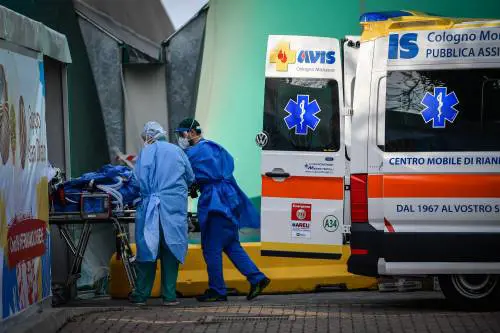 Prima a piedi, poi in bici: grave 28enne investita 2 volte in 10 minuti