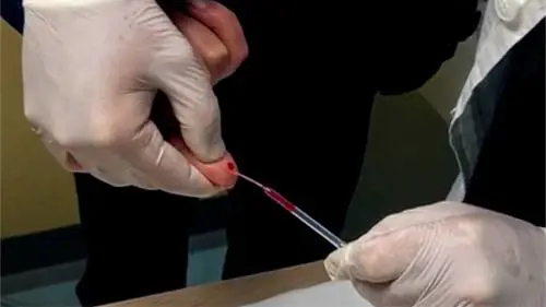 Tamponi rapidi in farmacia. "Gratis e su prenotazione"