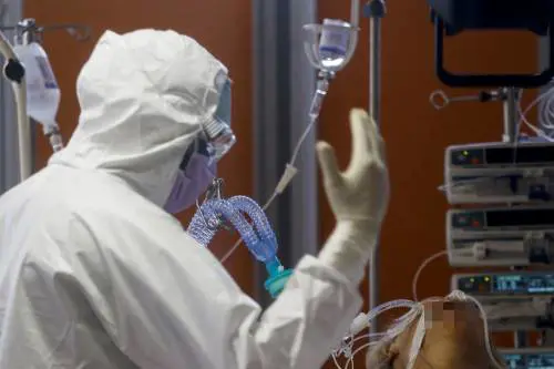 Il ministero della Salute frena la cura al plasma. "Non ancora affidabile"