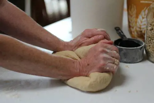 Pane fatto in casa: bastano solo 3 ingredienti, tra cui la birra