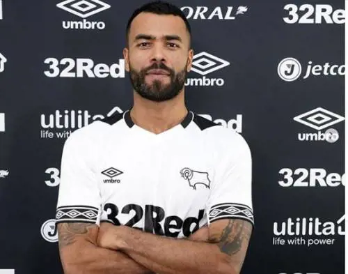 Disavventura per l'ex Roma Ashley Cole: legato alla sedia e derubato