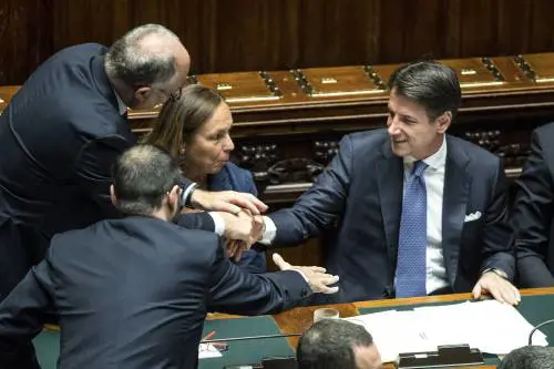 Sbarchi incontrollati e proteste in piazza. Tutti i segnali che la politica non vede