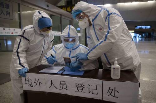 Lo studio sui tamponi: "La trasmissione a Wuhan dall'inizio di gennaio"