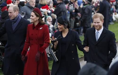 Il retroscena sul royal wedding: "Meghan e Kate hanno litigato per un paio di calze"