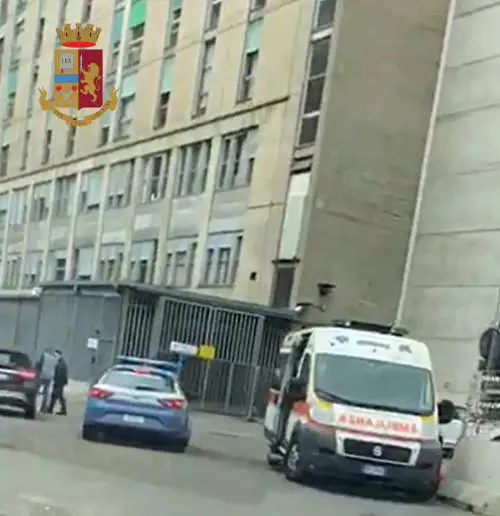 Straniero accoltella la moglie durante lite, positivo al Covid-19