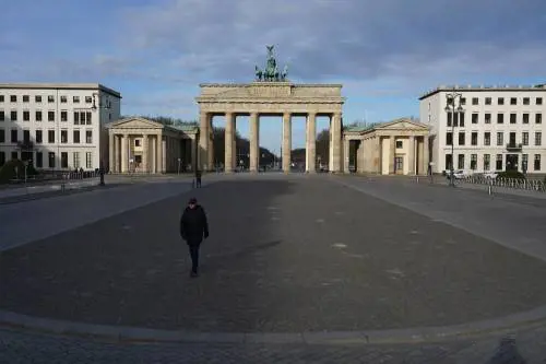 Germania, sussidi a tempo record mentre in Italia l'Inps va in tilt