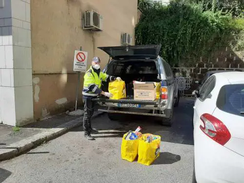 Pure le mail dei municipi in tilt: l'odissea per richiedere i buoni spesa