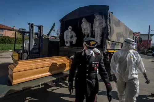 Covid uccide ma nessuno lo sa. È raddoppiato il numero di morti