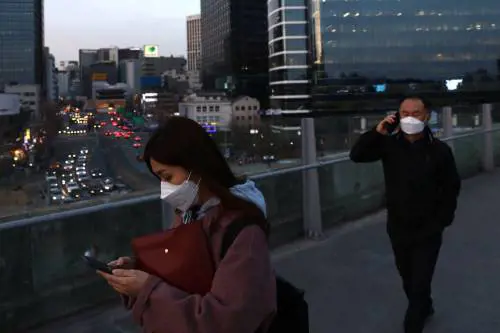 Tracciare i malati e fare più tamponi: l'Italia studia il modello sudcoreano