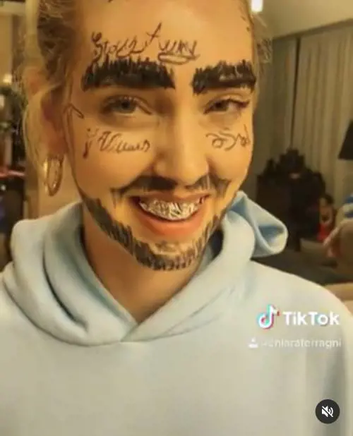 I Ferragnez in quarantena e Chiara si trasforma in Post Malone: "Hai 32 anni, c'è il virus"