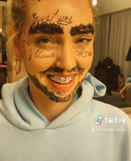 Chiara Ferragni con la barba: serata tra scherzi e pennarelli