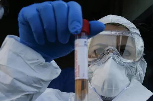 L'Iss avvisa: "Per il vaccino serviranno dei mesi"