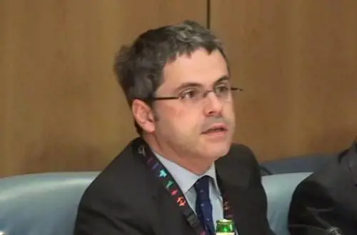 Mes, l'uomo dell'Italia che tratta a Bruxelles negoziò per Etruria