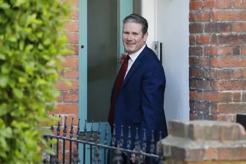 Keir Starmer vince le primarie: è lui il nuovo anti-Johnson
