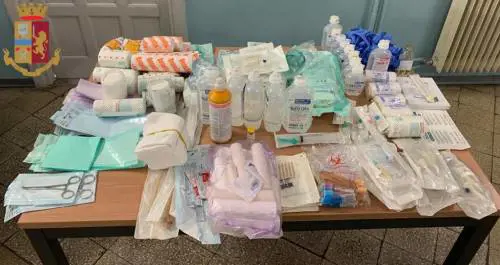Rubava materiale sanitario nonostante l'emergenza, infermiere in manette