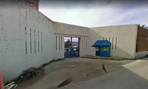 Siracusa, detenuto tunisino pesta agente e lo manda in ospedale