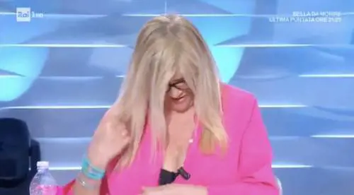 Domenica In, incidente hot in diretta per Mara Venier