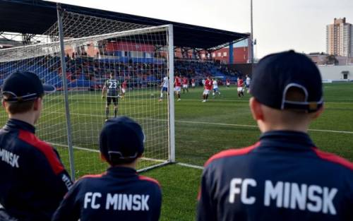 In Bielorussia impianti aperti e si gioca a calcio. Il virus è "solo una psicosi"