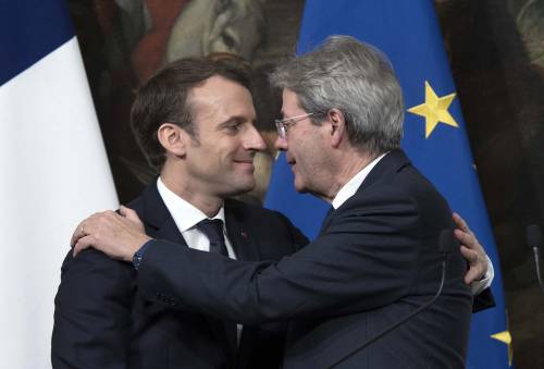 Asse di Macron, Bce e Moody's: ecco perché "aiutano" l'Italia