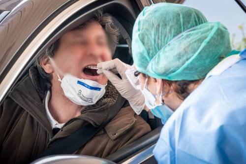 Virus, l'Oms raccomanda l'uso di mascherine per malati e medici