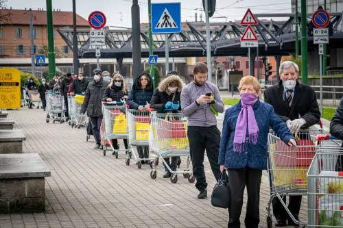 Milano senza i "bonus spesa"? ​Il crac tedesco sbarca in Italia
