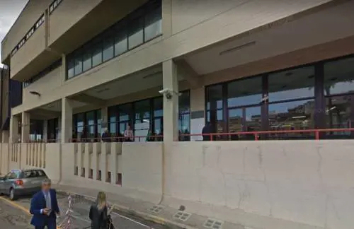 Palmi, arrestato marocchino: picchia compagna e le rompe il naso