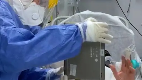 Bari, i pazienti Covid in videochiamata con i propri cari