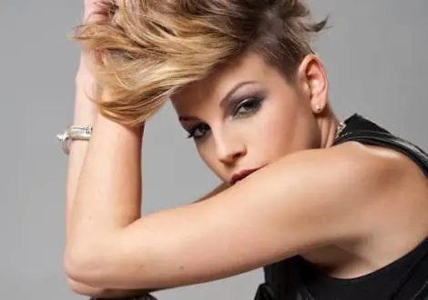 Emma Marrone "trasandata" sui social: "Completamente dissociata"