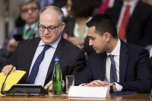 Adesso volano stracci per le "poltrone d'oro"