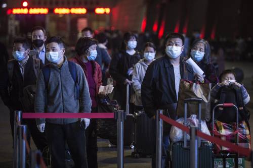 Cina, zero ricoveri a Wuhan. Arriva il galateo anti virus