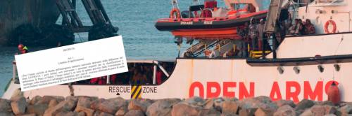 Il governo ha chiuso i porti: "L'Italia non è un luogo sicuro" 