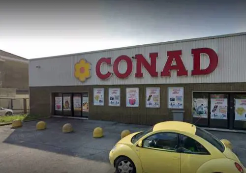 Lecco, algerino crea scompiglio al supermercato: fermato da agenti