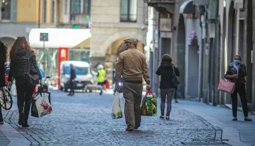 Coronavirus, la ripresa sarà suddivisa per fasce d'età, regioni e condizioni di salute