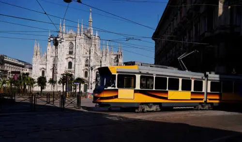 Positiva al coronavirus, il 118 le dice di andare a casa in tram