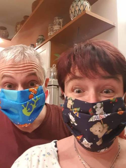 Liguria, sindaco cuce più di mille mascherine in un mese