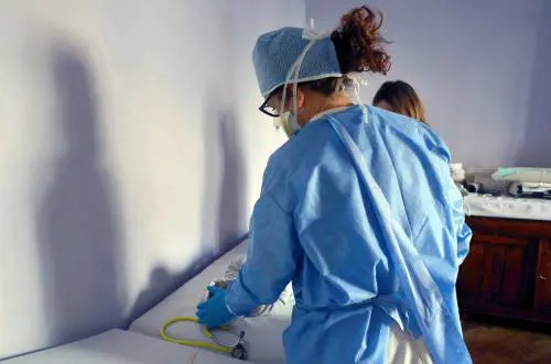 "Per medici, mamma era già morta: così l'ho salvata dal virus"