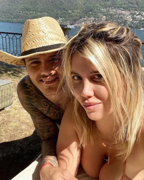 Wanda Nara mostra la sua villa e incassa le critiche. Costanzo: "Essere ricchi non è una colpa"