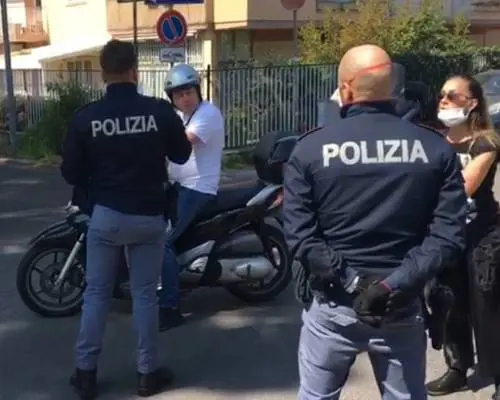 "Migranti in hotel? No, in giro". È rivolta per il rischio contagio