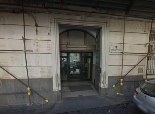 Catania, controlli anti Coronavirus: dai balconi pietre contro agenti