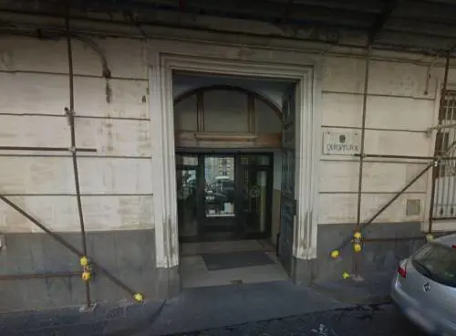 Catania, controlli anti Coronavirus: dai balconi pietre contro agenti