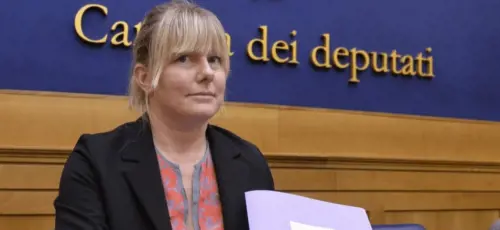 Deputata ex M5S fermata sulla Roma-Ostia: "È per lavoro". Ma scatta la multa