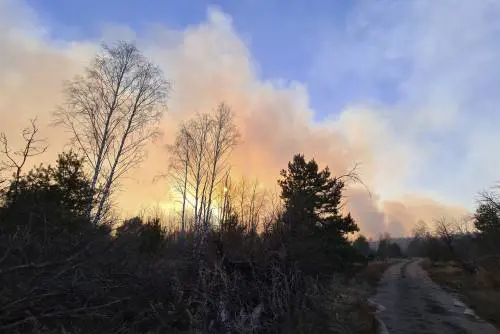 Ucraina, le fiamme si avvicinano alla centrale di Chernobyl