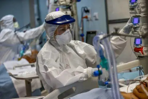Ecco come la 'molecola di Dio' riduce la mortalità di Covid-19