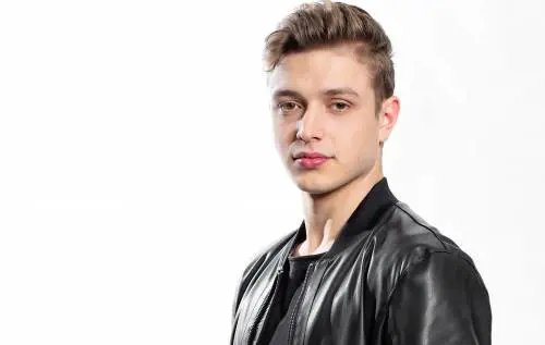Jacopo dopo Amici 19: "Mi manca Maria De Filippi e riabbracciarla"