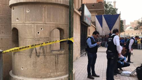 Scontro a fuoco tra Polizia e terroristi ad Il Cairo, morto un agente 