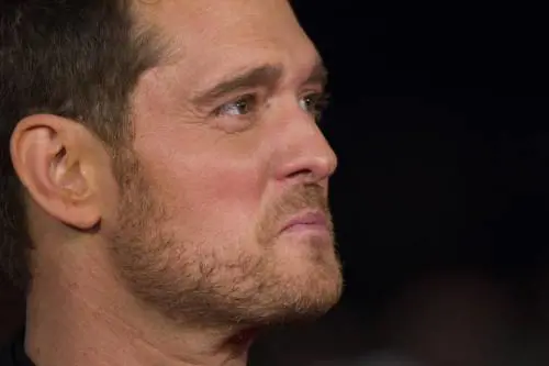 Fan contro Michael Bublé: controlla troppo la moglie