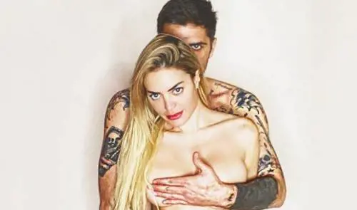 Luigi Favoloso ed Elena Morali nudi sui social. Ma gli utenti protestano: "Volgari"