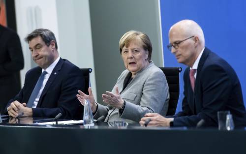 Lockdown prorogato anche in Germania, Merkel: "Bisogna convivere con il virus"