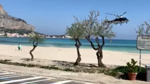 Il bagnante di Mondello che ha preso 5 multe: "Pagherò ma vado in spiaggia, sono un uomo libero"