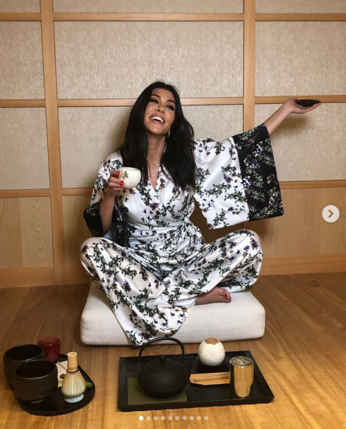 Kourtney Kardashian ricorda il Giappone, foto